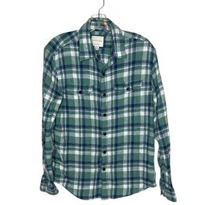 American Eagle Outfitters Green and White Casual Button Down Plaid Shirt. Size S